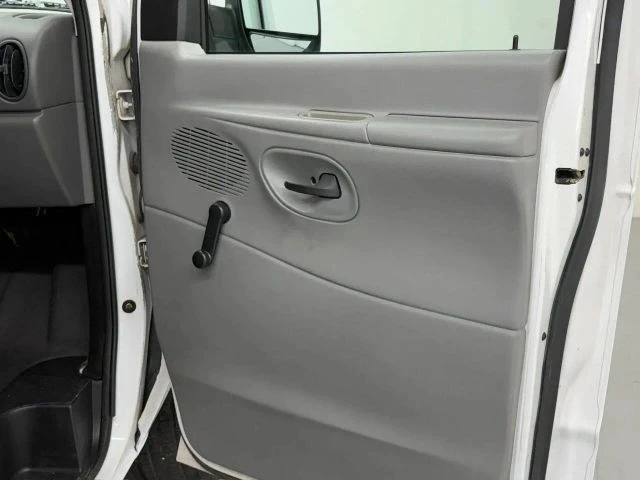 2003 Ford Econoline Van - Image 24 of 31
