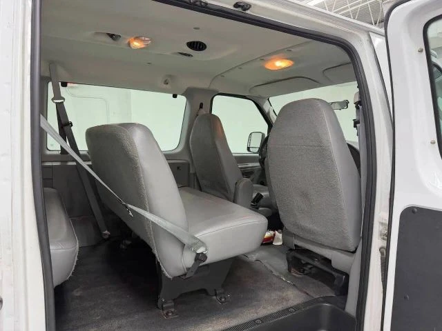2003 Ford Econoline Van - Image 29 of 31