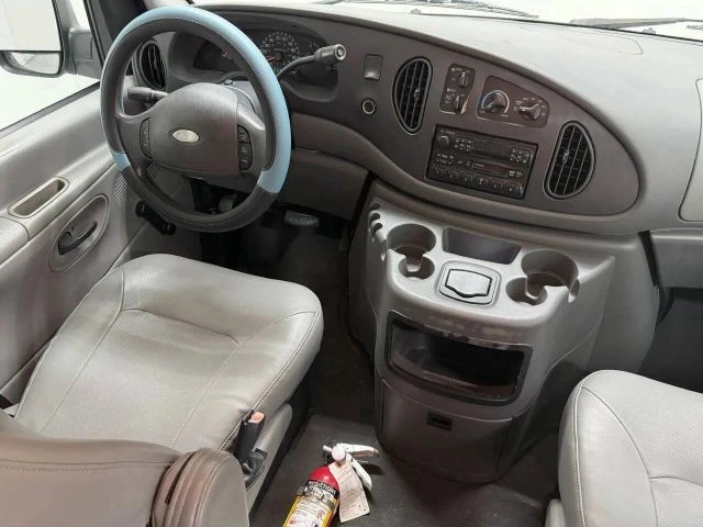 2003 Ford Econoline Van - Image 21 of 31