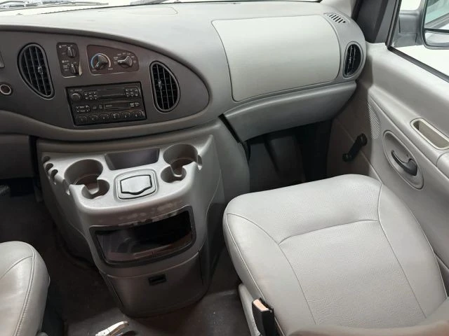 2003 Ford Econoline Van - Image 23 of 31