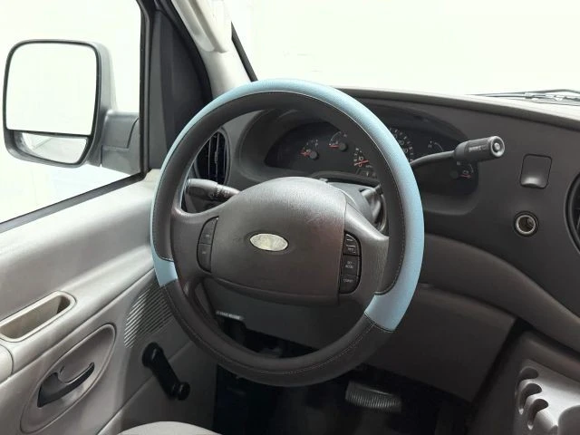 2003 Ford Econoline Van - Image 13 of 31