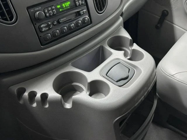 2003 Ford Econoline Van - Image 19 of 31