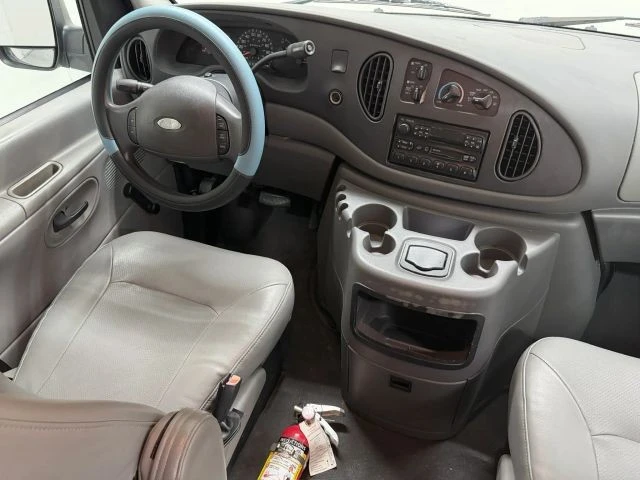 2003 Ford Econoline Van - Image 21 of 31