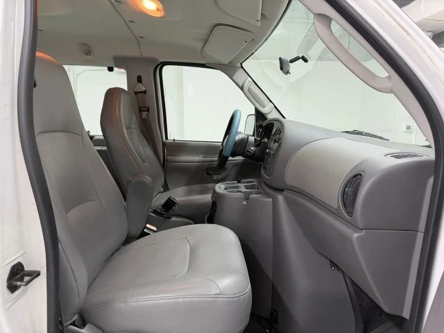 2003 Ford Econoline Van - Image 11 of 31