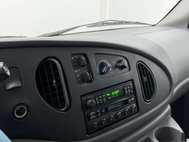 2003 Ford Econoline Van - Image 18 of 31