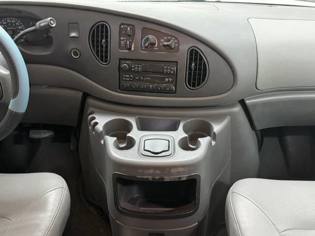 2003 Ford Econoline Van - Image 22 of 31