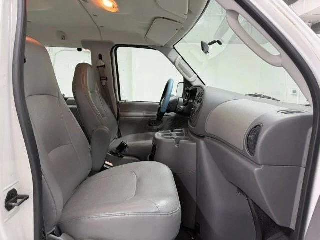 2003 Ford Econoline Van - Image 11 of 31