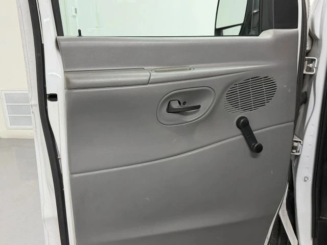 2003 Ford Econoline Van - Image 26 of 31