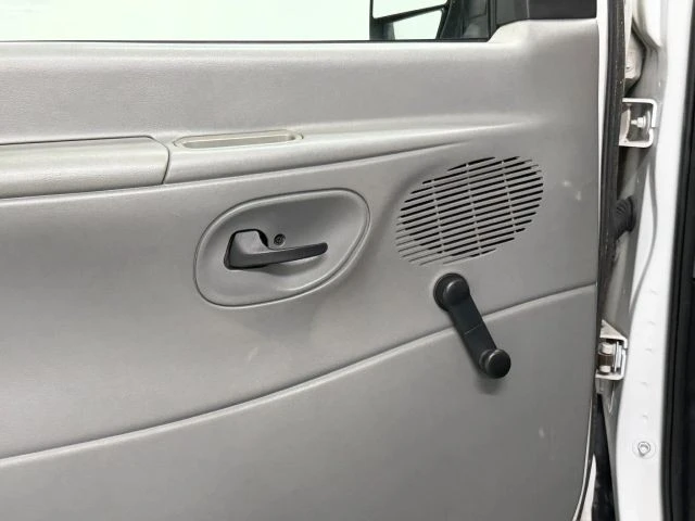 2003 Ford Econoline Van - Image 27 of 31