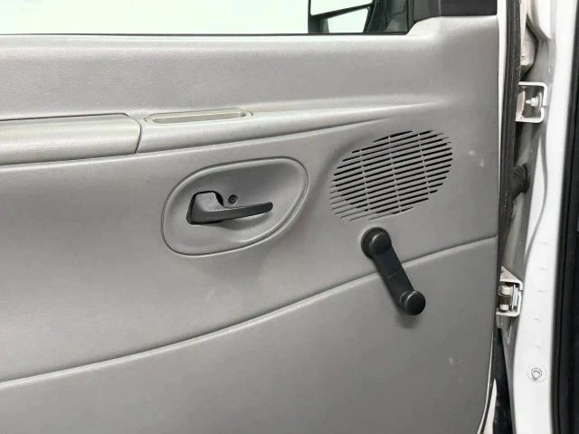 2003 Ford Econoline Van - Image 27 of 31