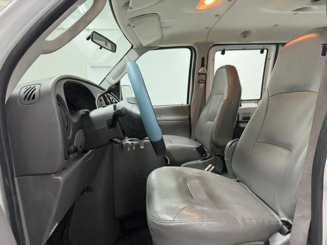 2003 Ford Econoline Van - Image 12 of 31