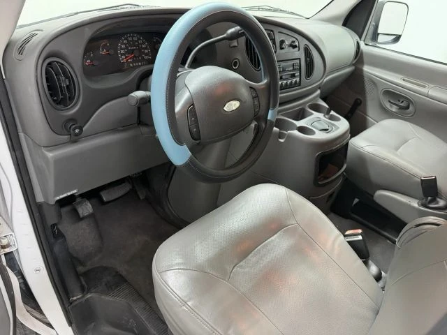2003 Ford Econoline Van - Image 9 of 31