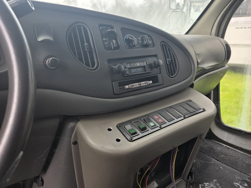 2003 Ford Econoline Van - Image 10 of 21