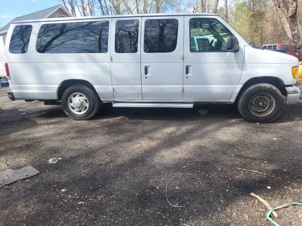 2003 Ford Econoline Van - Image 5 of 9
