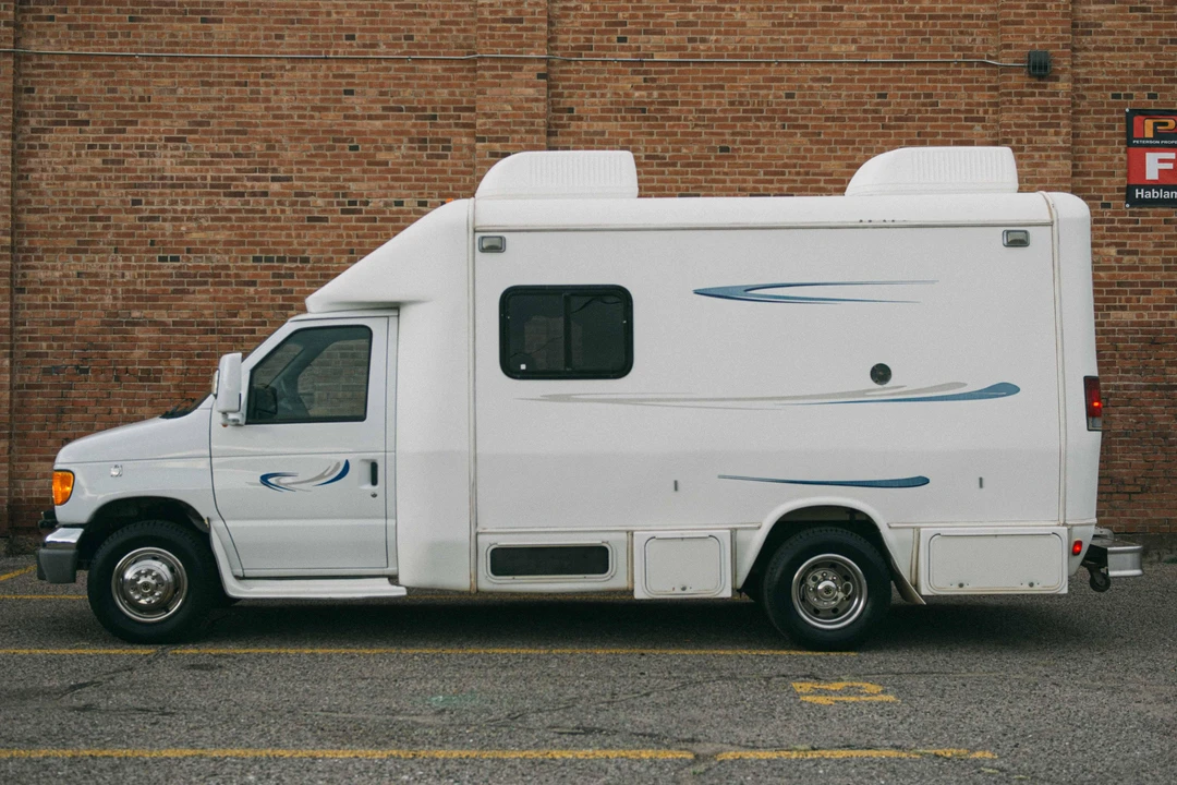 2003 Ford Econoline Van - Image 3 of 31