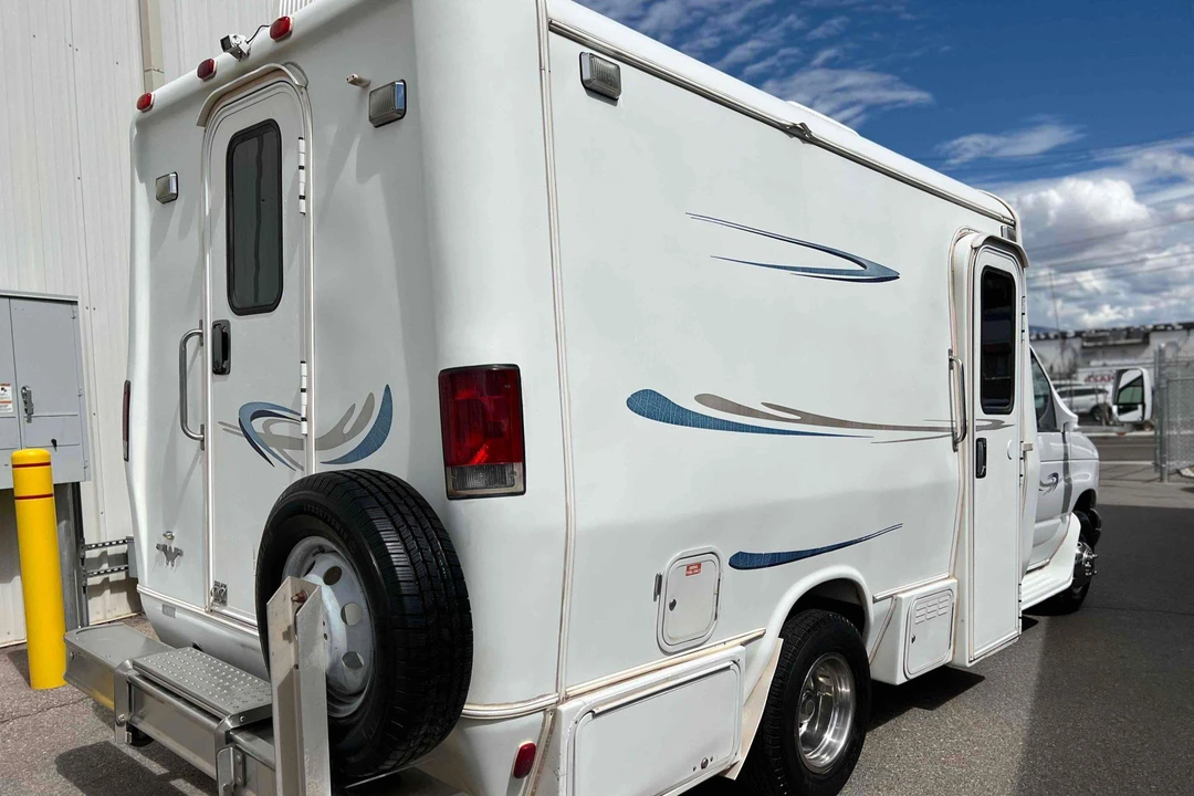 2003 Ford Econoline Van - Image 5 of 31