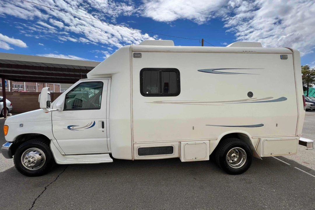 2003 Ford Econoline Van - Image 9 of 31