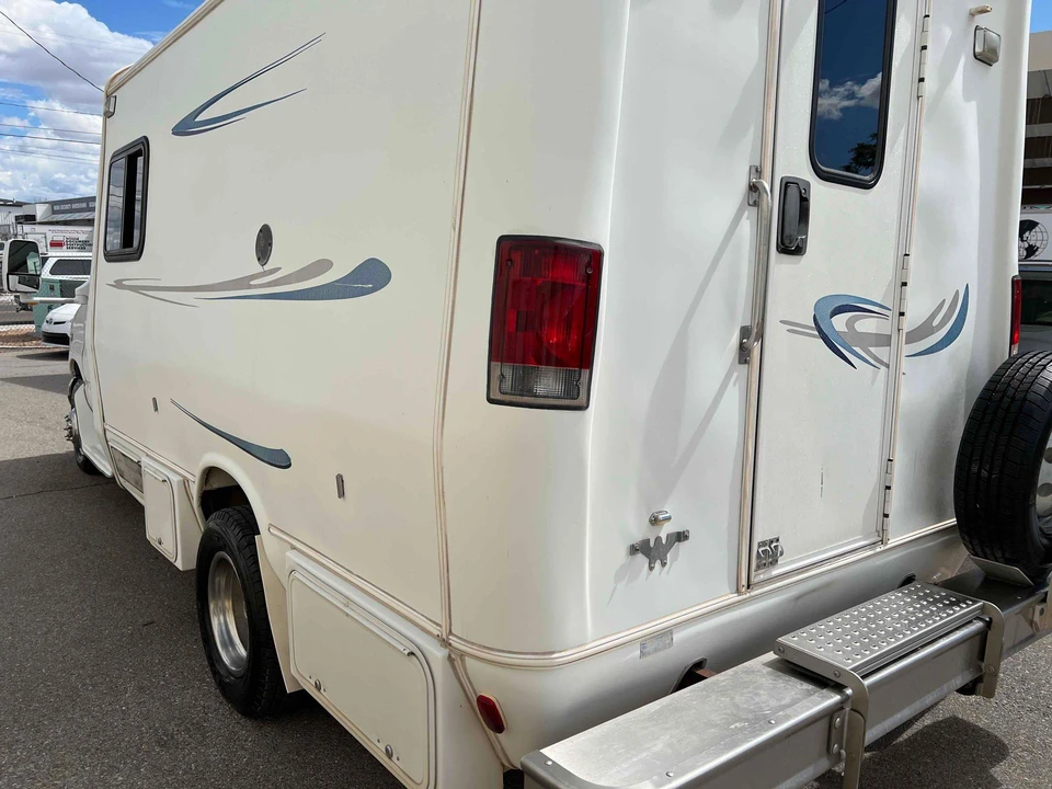 2003 Ford Econoline Van - Image 10 of 31
