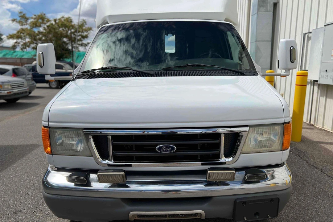 2003 Ford Econoline Van - Image 2 of 31