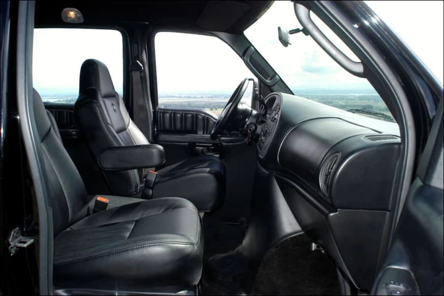 2003 Ford Econoline Van - Image 9 of 12