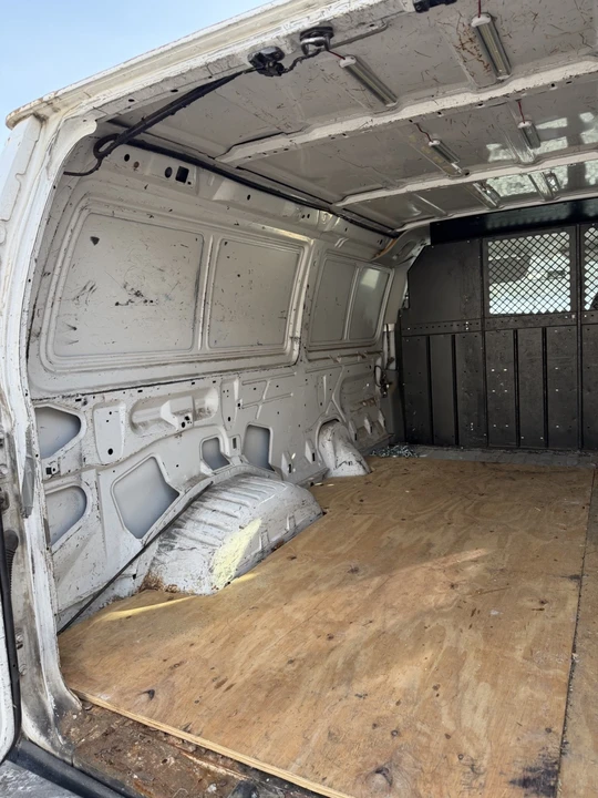 2003 Ford Econoline Van - Image 4 of 9