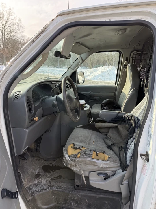 2003 Ford Econoline Van - Image 9 of 9