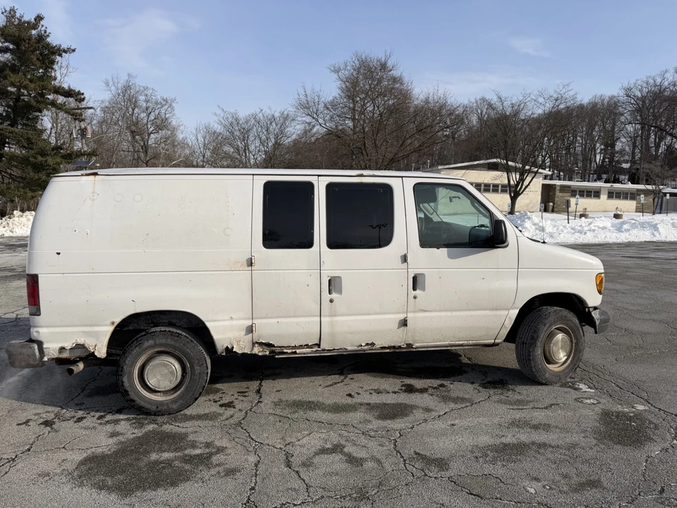2003 Ford Econoline Van - Image 6 of 9
