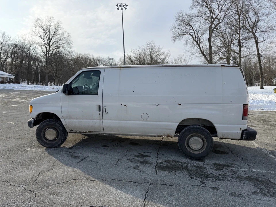 2003 Ford Econoline Van - Image 8 of 9