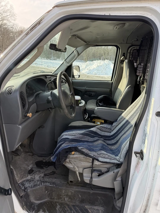 2003 Ford Econoline Van - Image 2 of 9