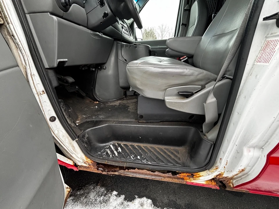 2003 Ford Econoline Van - Image 7 of 9