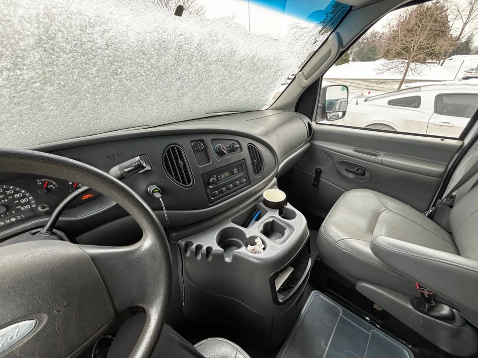 2003 Ford Econoline Van - Image 4 of 9