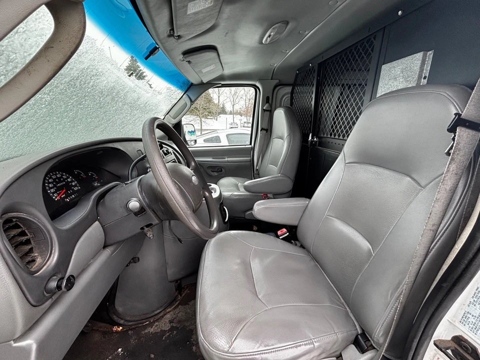 2003 Ford Econoline Van - Image 6 of 9