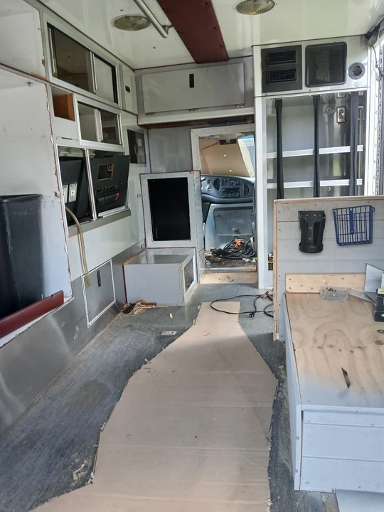 2003 Ford Econoline Van - Image 5 of 12