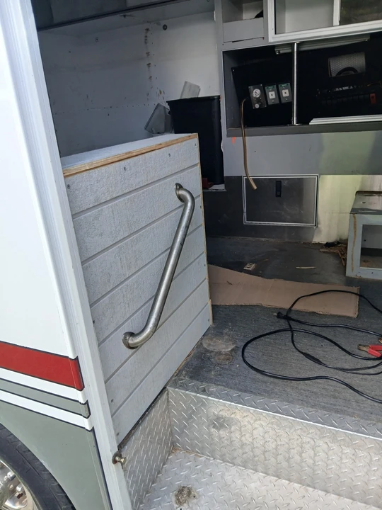 2003 Ford Econoline Van - Image 10 of 12