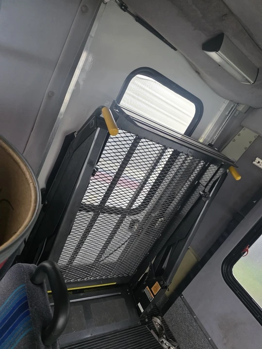 2003 Ford Econoline Van - Image 12 of 19
