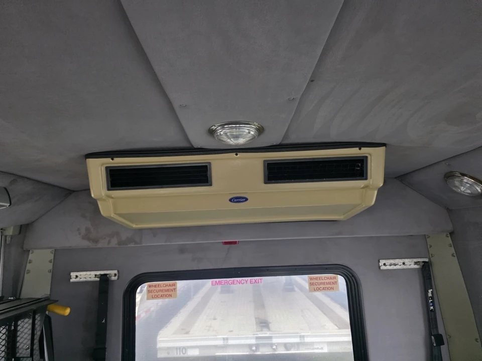 2003 Ford Econoline Van - Image 14 of 19