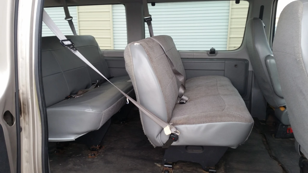 2003 Ford Econoline Van - Image 12 of 21