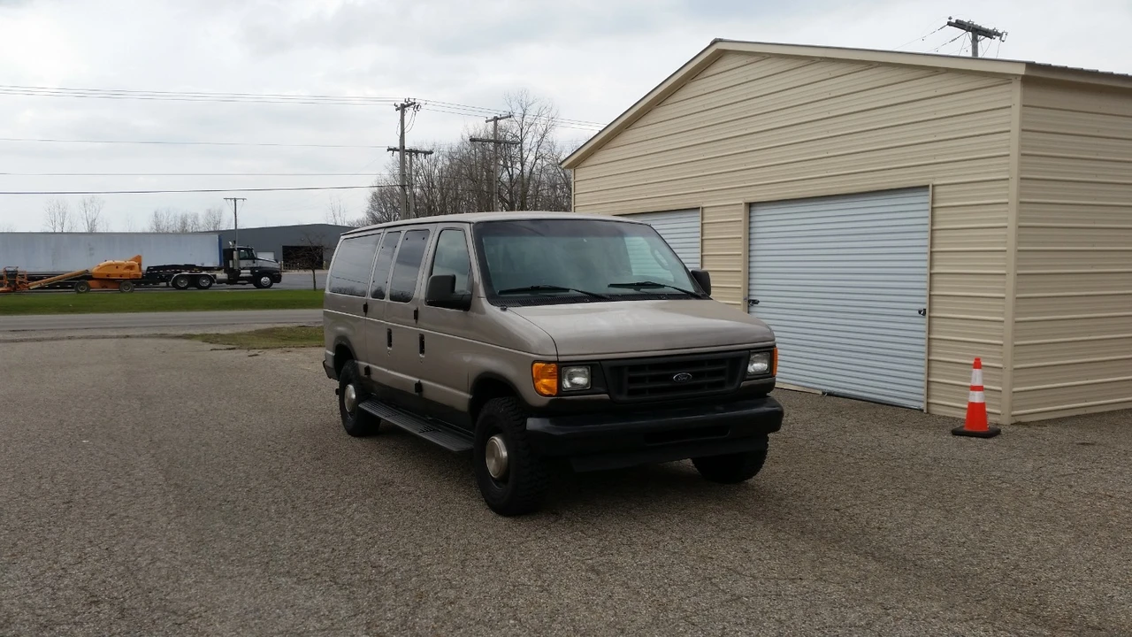 2003 Ford Econoline Van - Image 4 of 21