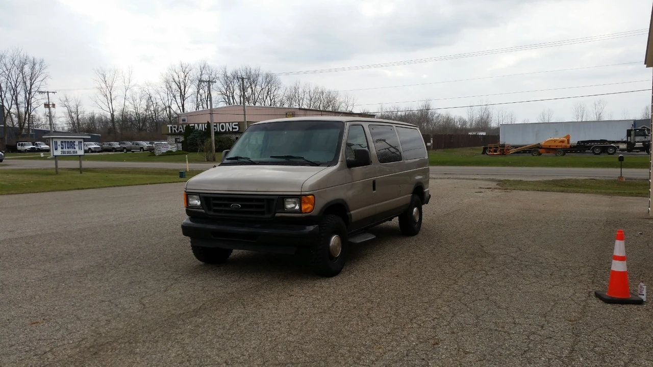 2003 Ford Econoline Van - Image 3 of 21