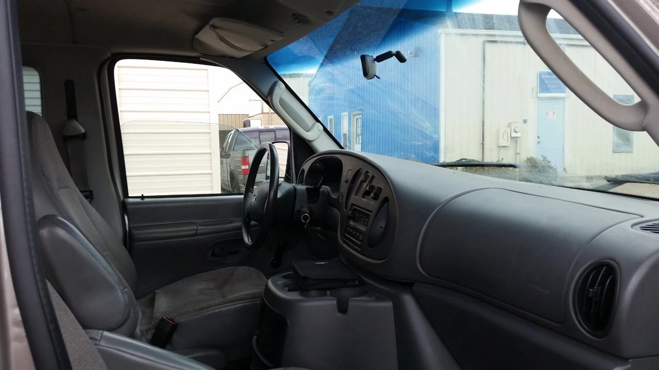 2003 Ford Econoline Van - Image 10 of 21