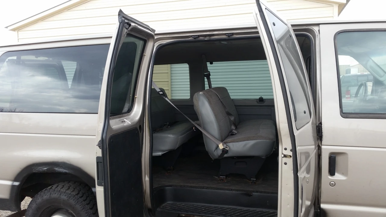 2003 Ford Econoline Van - Image 11 of 21