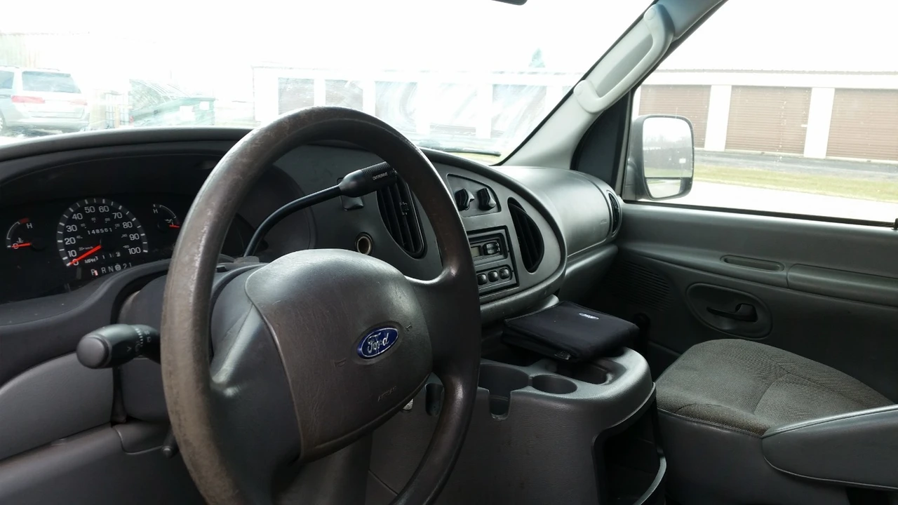2003 Ford Econoline Van - Image 8 of 21