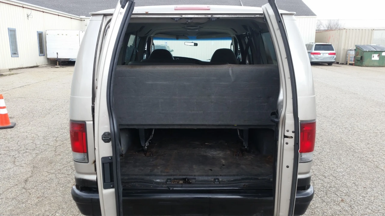 2003 Ford Econoline Van - Image 15 of 21