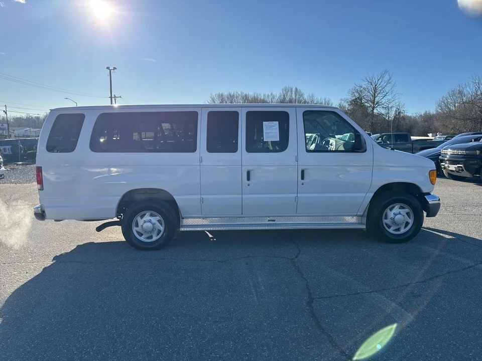 2003 Ford Econoline Van - Image 6 of 21