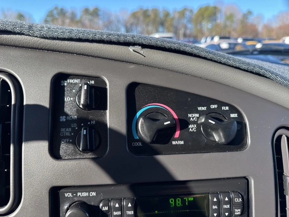 2003 Ford Econoline Van - Image 16 of 21