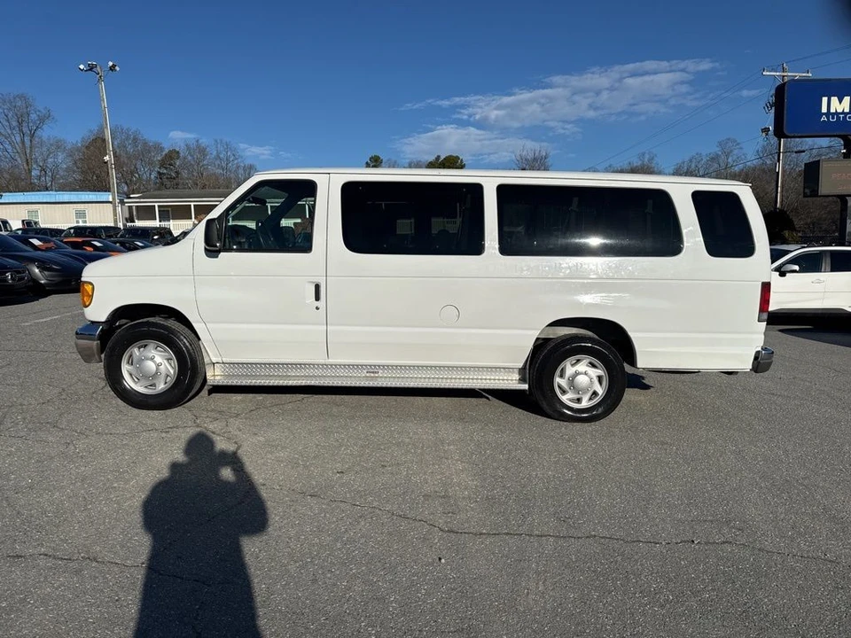 2003 Ford Econoline Van - Image 2 of 21