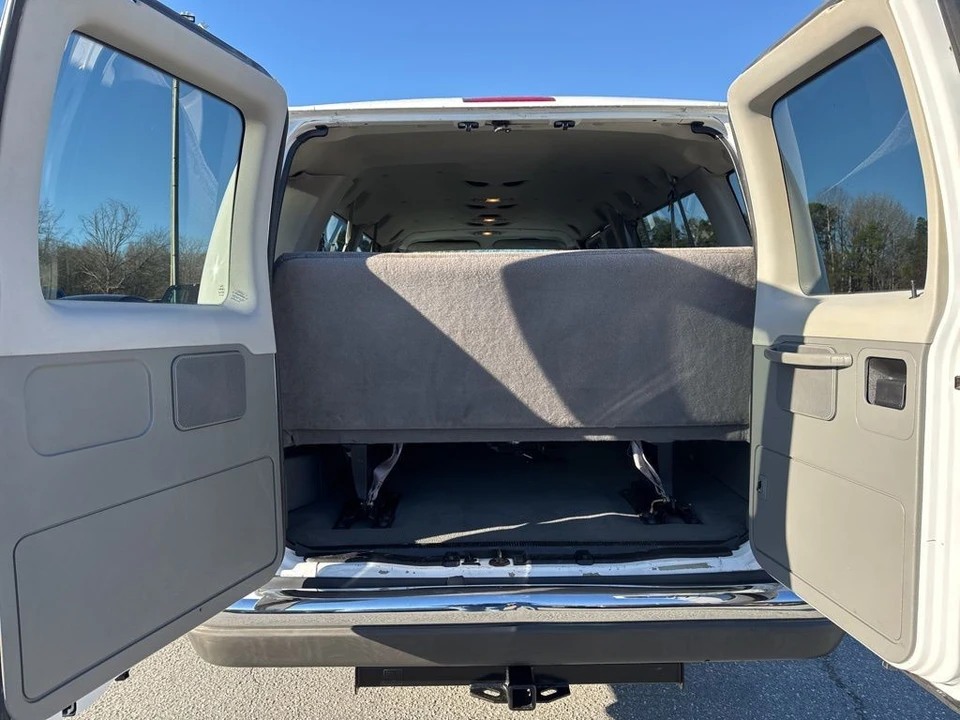 2003 Ford Econoline Van - Image 20 of 21
