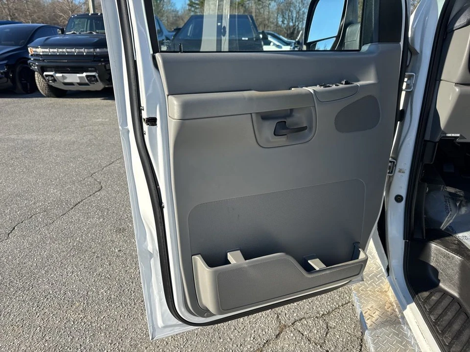 2003 Ford Econoline Van - Image 17 of 21