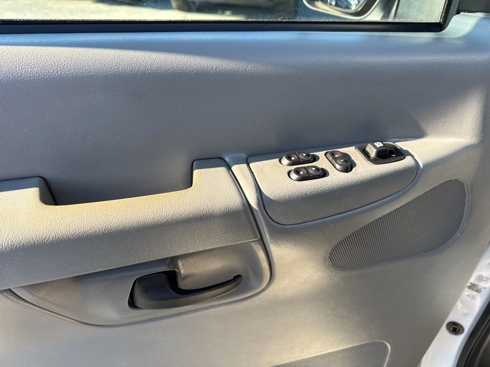 2003 Ford Econoline Van - Image 18 of 21