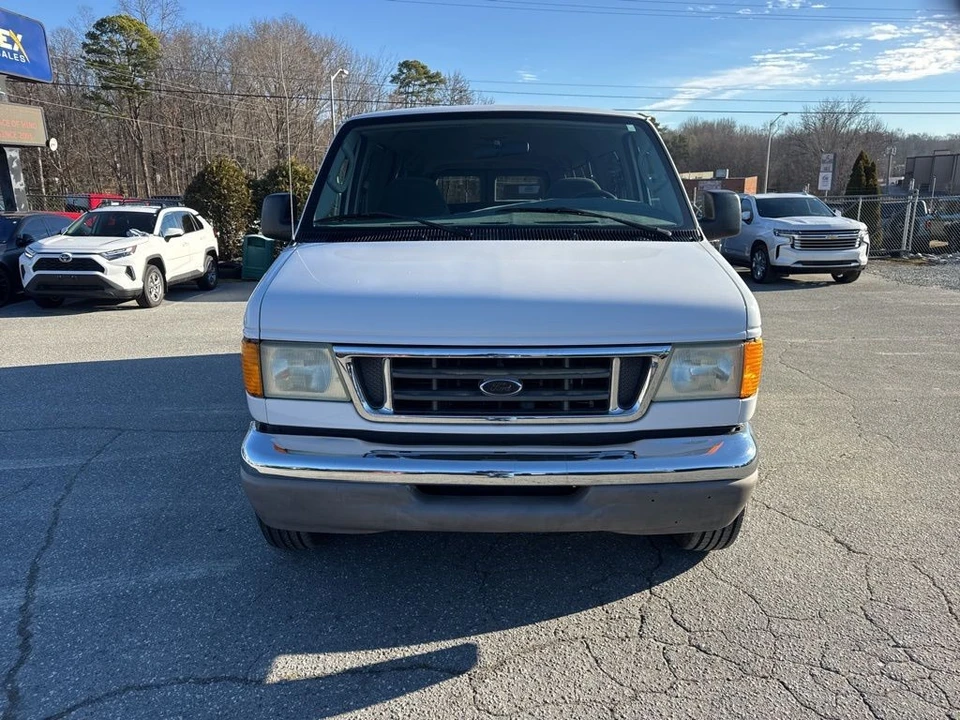 2003 Ford Econoline Van - Image 8 of 21